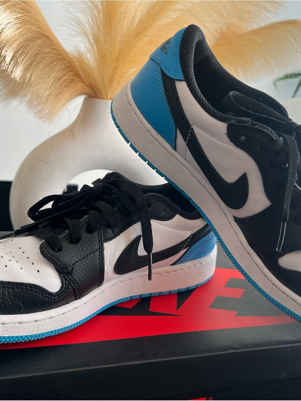 Air Jordan 1 Retro Low OG UNC Powder Blue GS 7Y / Women’s 8.5